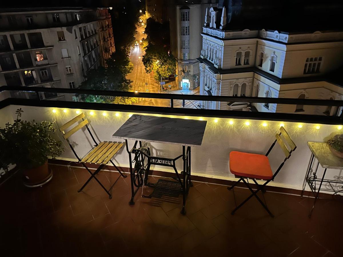 Bright & Spacious In Buda Apartament